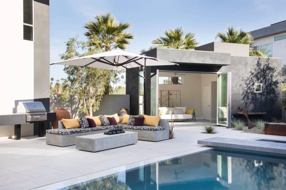 Palm Springs pool house by Laura Roberts