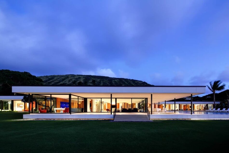 Home in Honolulu by David Desmond Inc.