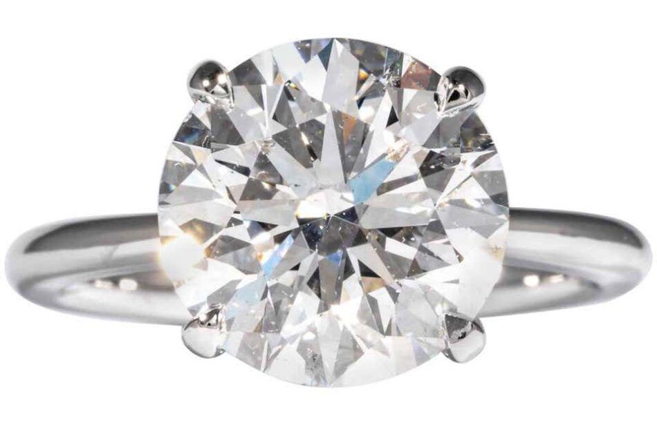 A round brilliant solitaire diamond ring set in white gold