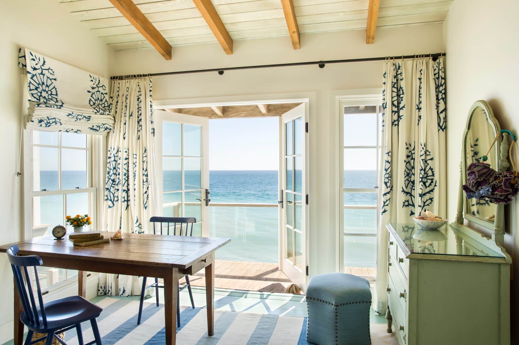 California Interiors 18 Examples of Coastal Chic Decor