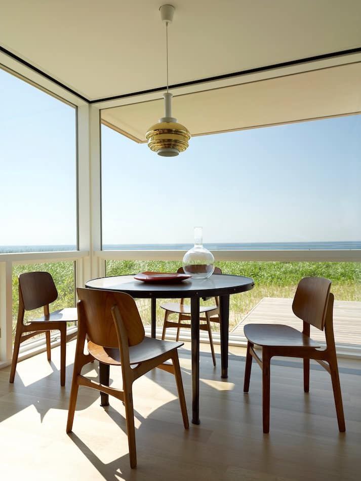 Hamptons dining room by Robert Stilin