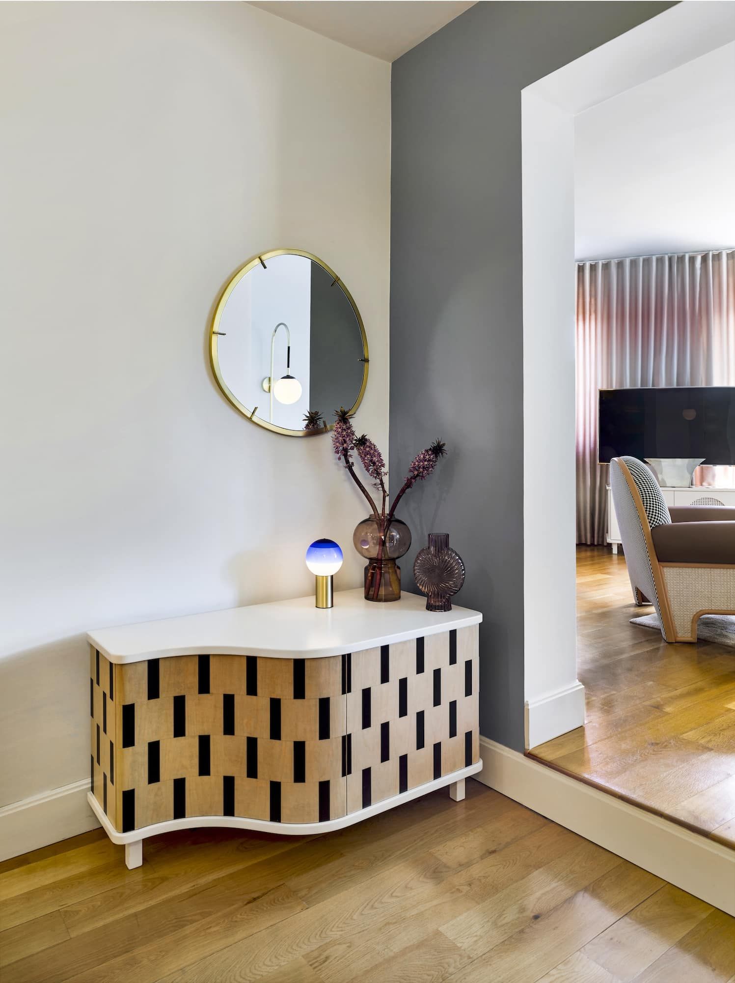 Hall table area designed by Merve Kahrahman