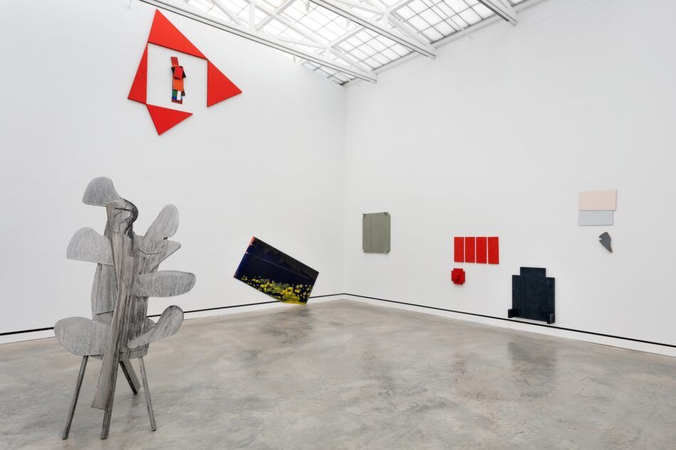 Installation view of “Lucio Pozzi: qui dentro/in here” at Magazzino Italian Art.