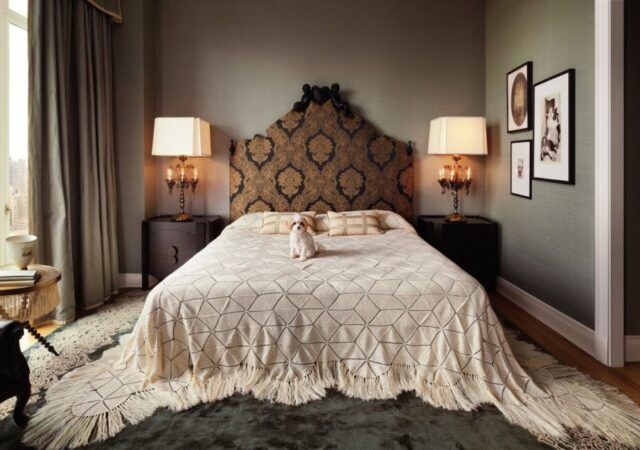 19 Dramatic Bedrooms