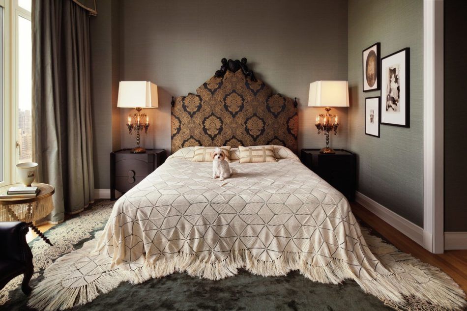 19 Dramatic Bedrooms