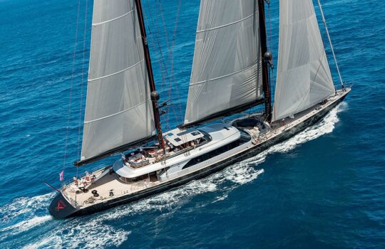 14 Yachts and Sailboats with Spectacular Style - The Study