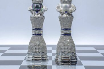 Colin Burn Art chess set