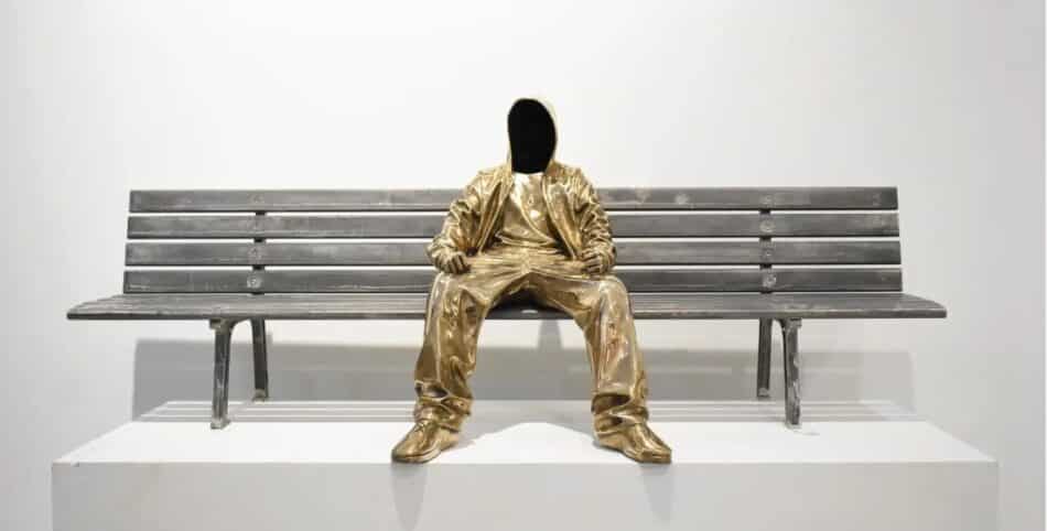 Huang Yulong’s "Be My Side" sculpture of a bronze figure on a bench