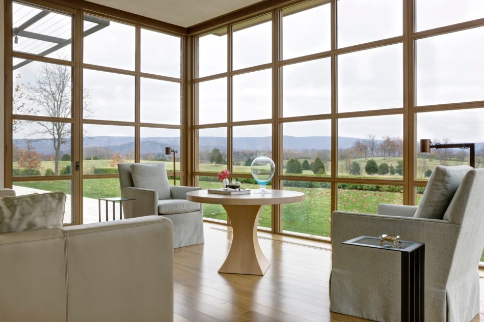 Country house dining room by Solis Betancourt & Sherrill in Virginia