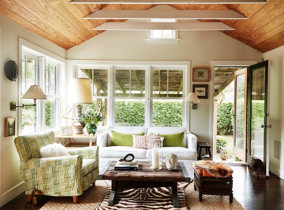 An Amagansett cottage living room by Fearins Welch Interior Design