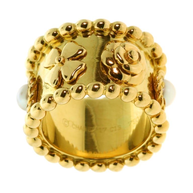 Chanel Lucky Pearl Camelia Yellow Gold Ring