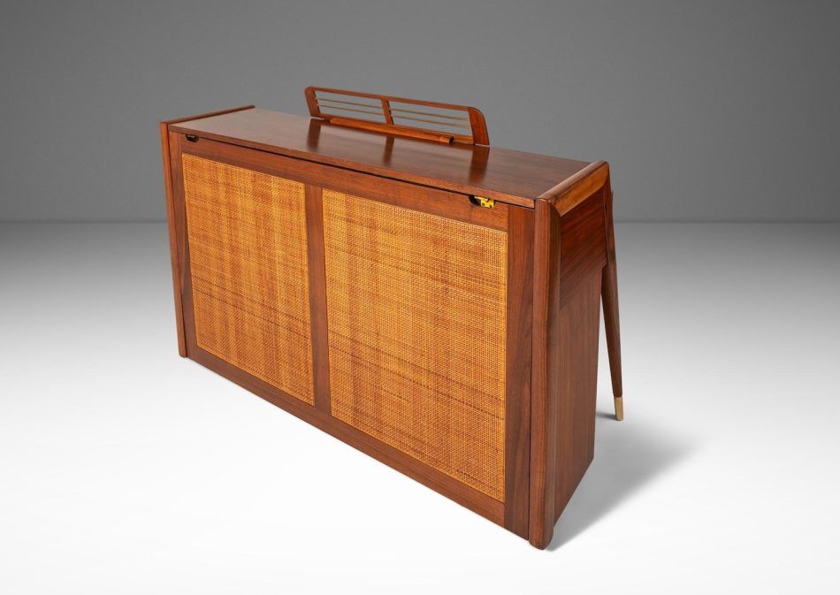 back of Baldwin piano