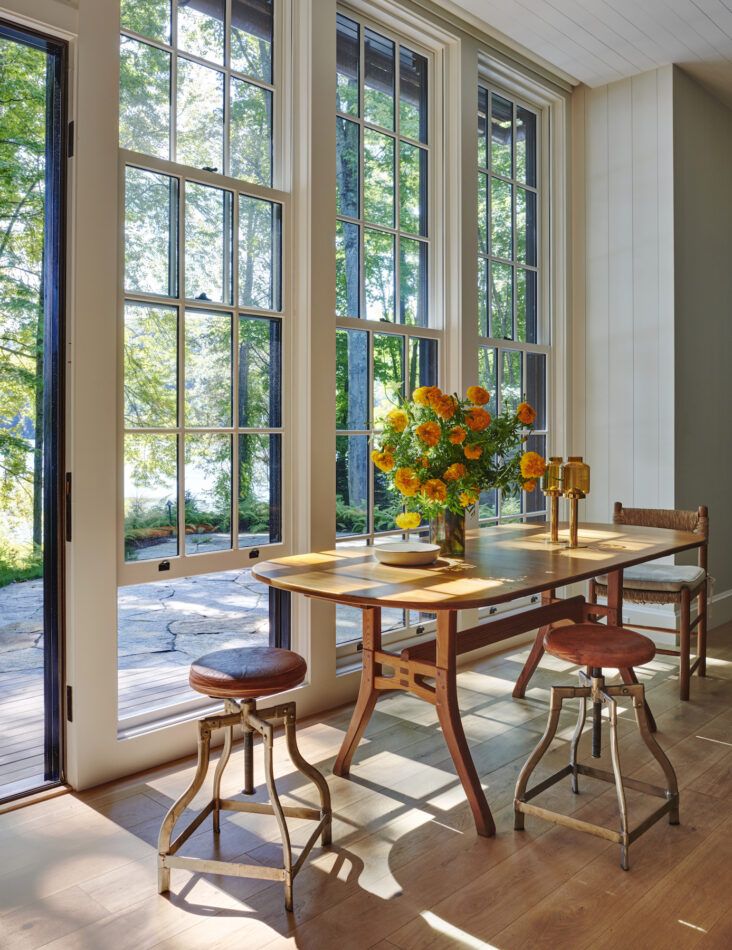 Dining area in a Connecticut home designed by David Kleinberg