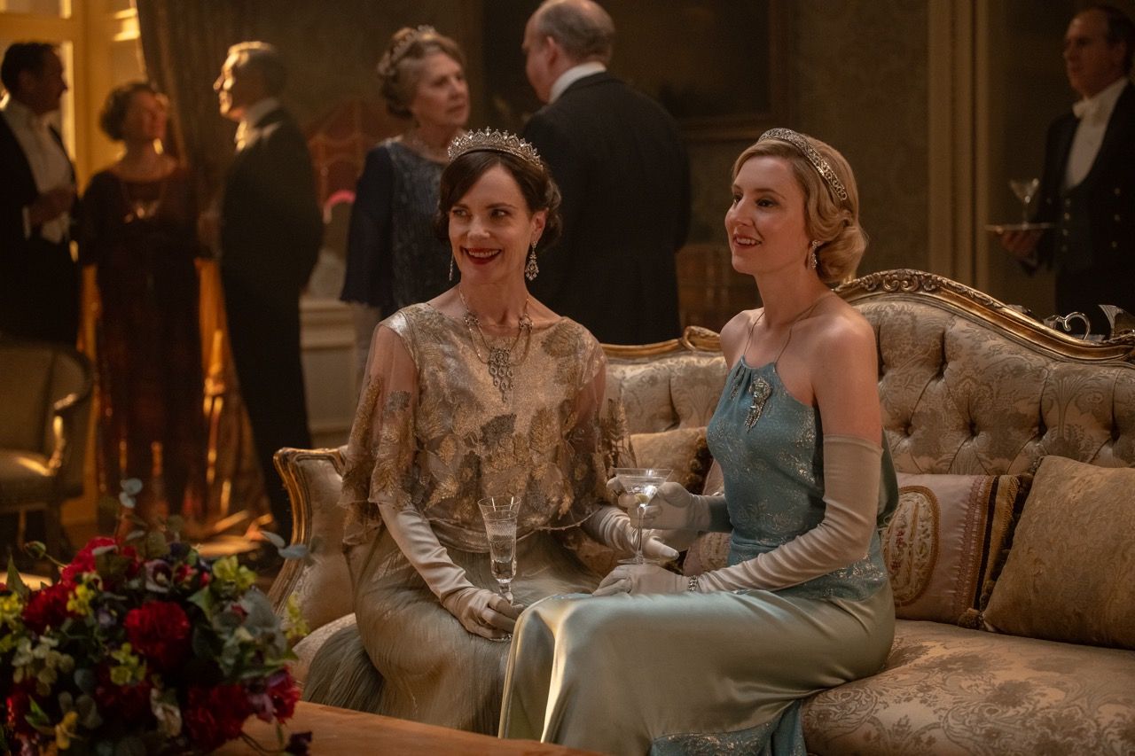Downton Abbey actors wearing dresses, gloves, and jewelry