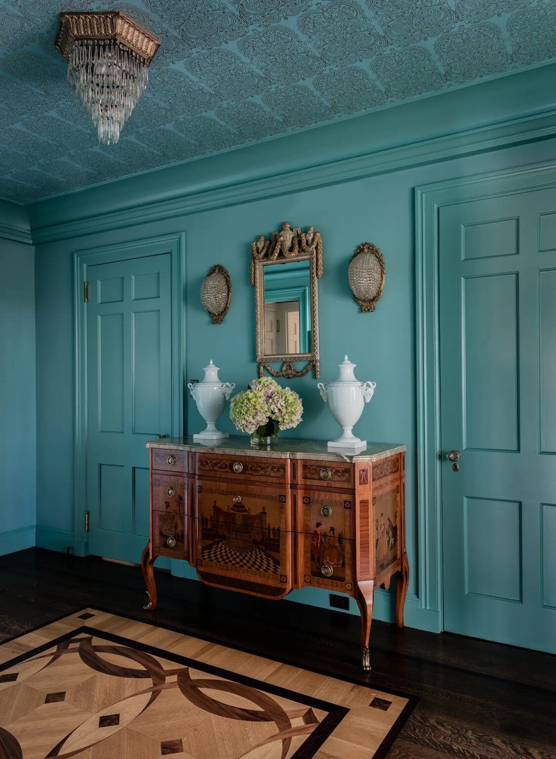 Heads Up! Wallpapered and Painted Ceilings Are Trending, as These 14 ...