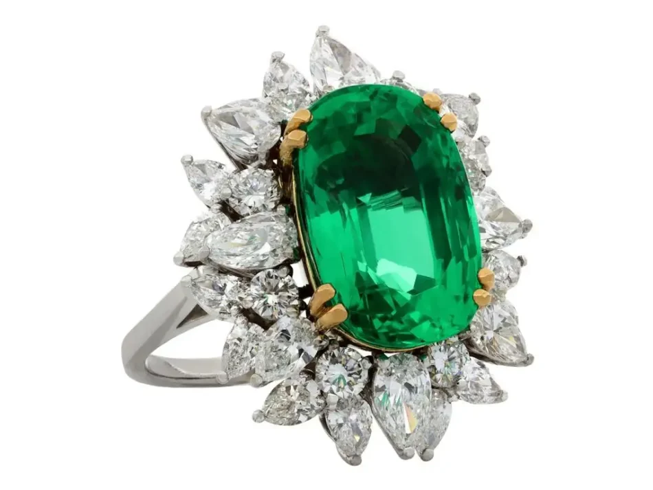 emerald and diamond ring
