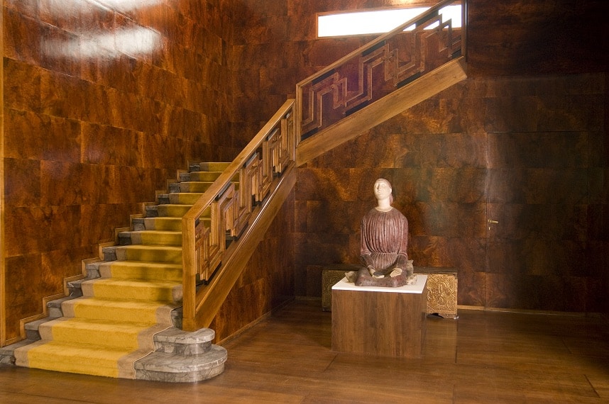 The foyer and grand staircase of Villa Necchi Campiglio.