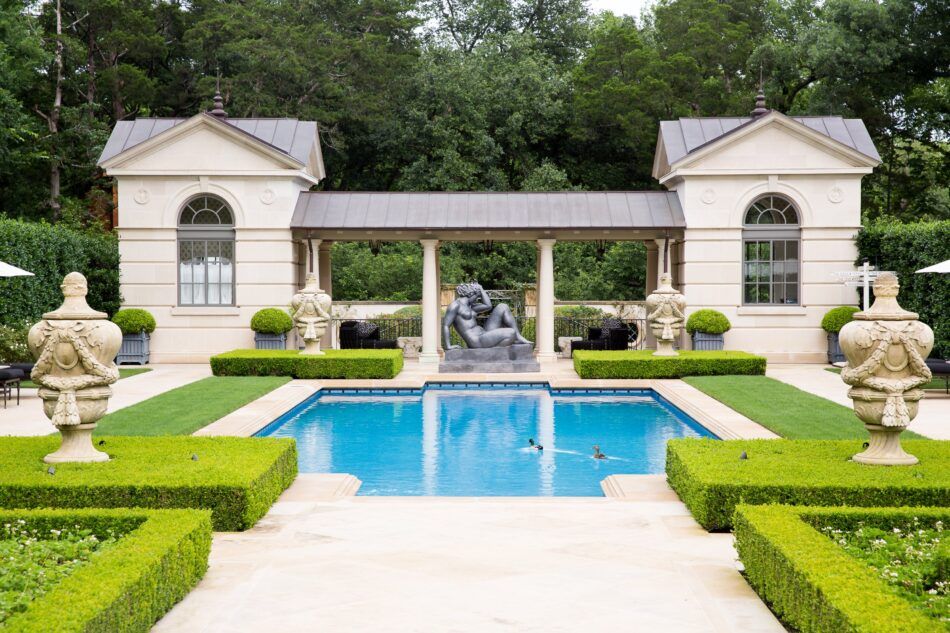 Kirsten Kelli pool house in Texas