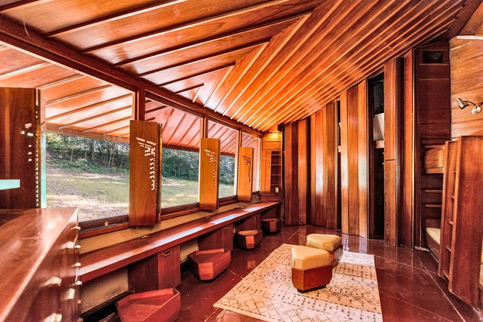 Frank Lloyd Wright–designed wood paneled room