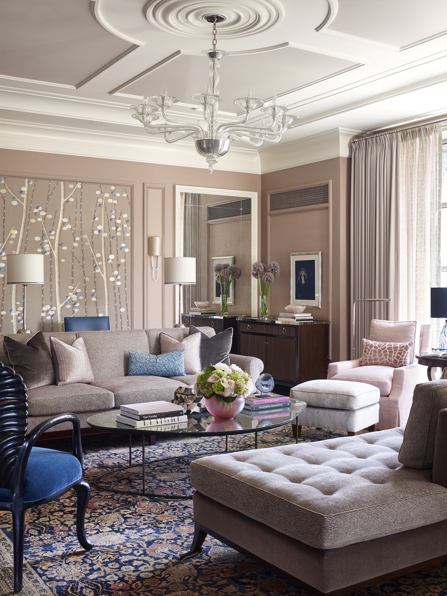 A Room We Love from the 1stDibs 50: Heather Wells Interiors