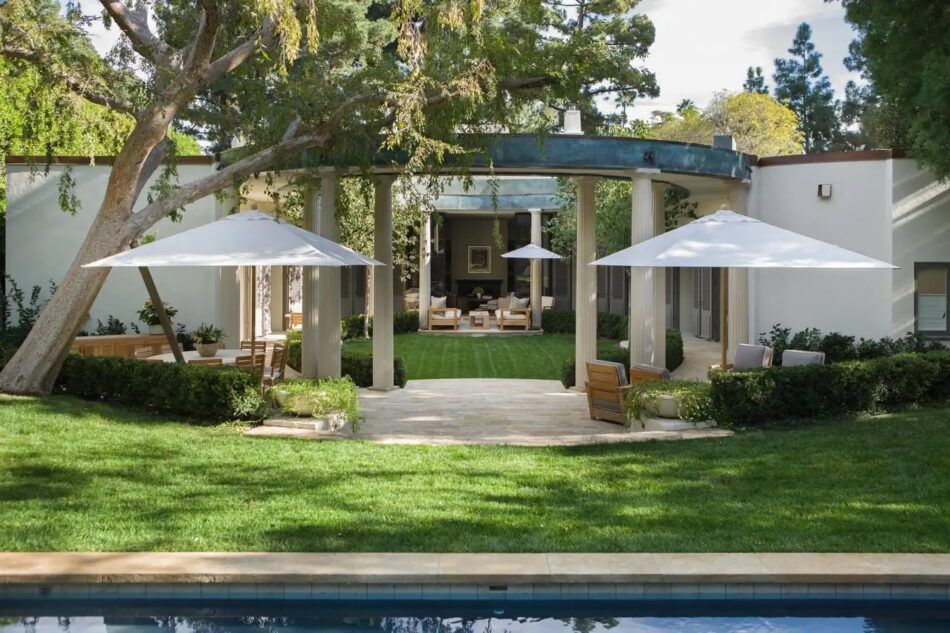 Designer Clint Nicholas shaped a circular Beverly Hills courtyard into a series of outdoor rooms that echo the architecture’s theatricality.
