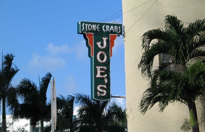 Joe's_Stone_Crabs_Sign