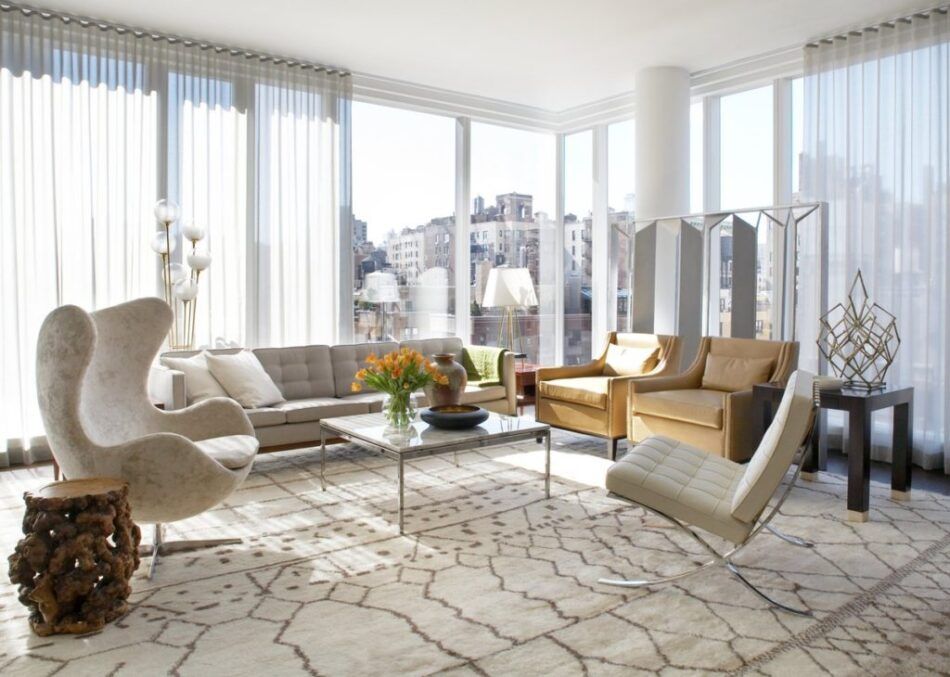 Neal Beckstedt furnished this Manhattan room with a cream Egg chair and other mid-century-modern classics.