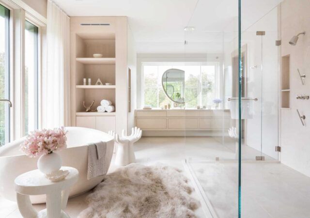 19 Dreamy Feminine Bathrooms