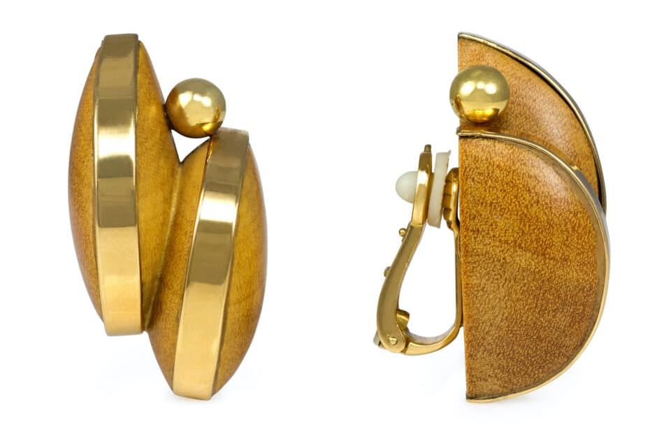 Sophia Vari limited-edition Pao Amarillo wood and 18-karat gold Clytia earclips, 21st century