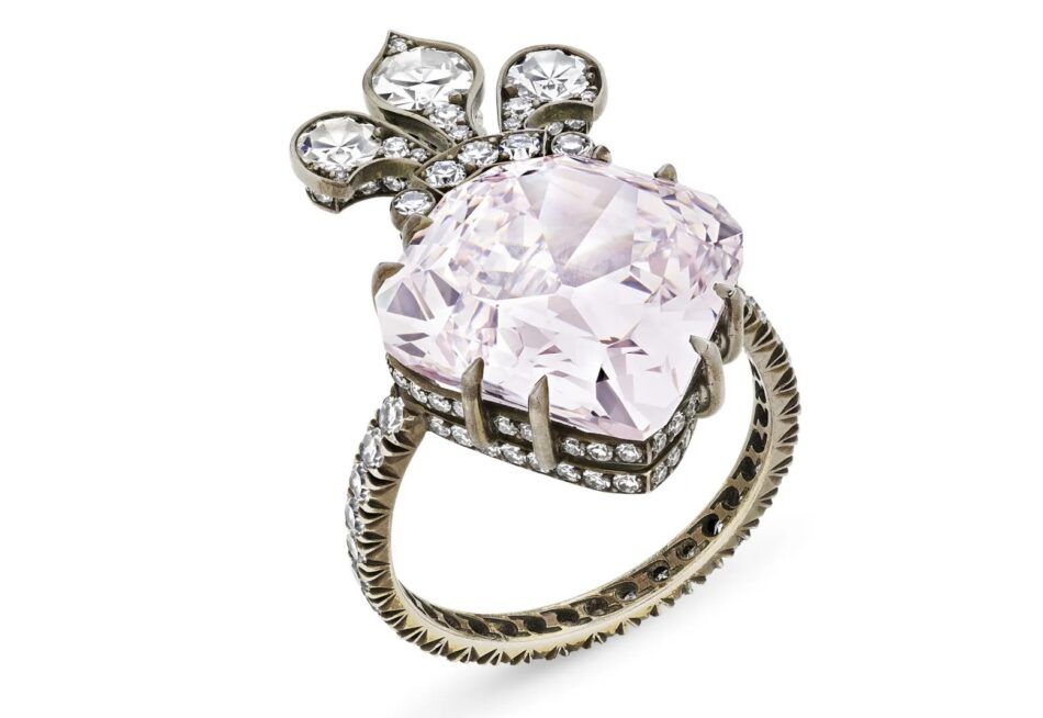JAR designed the ring that this purplish-pink diamond is set in