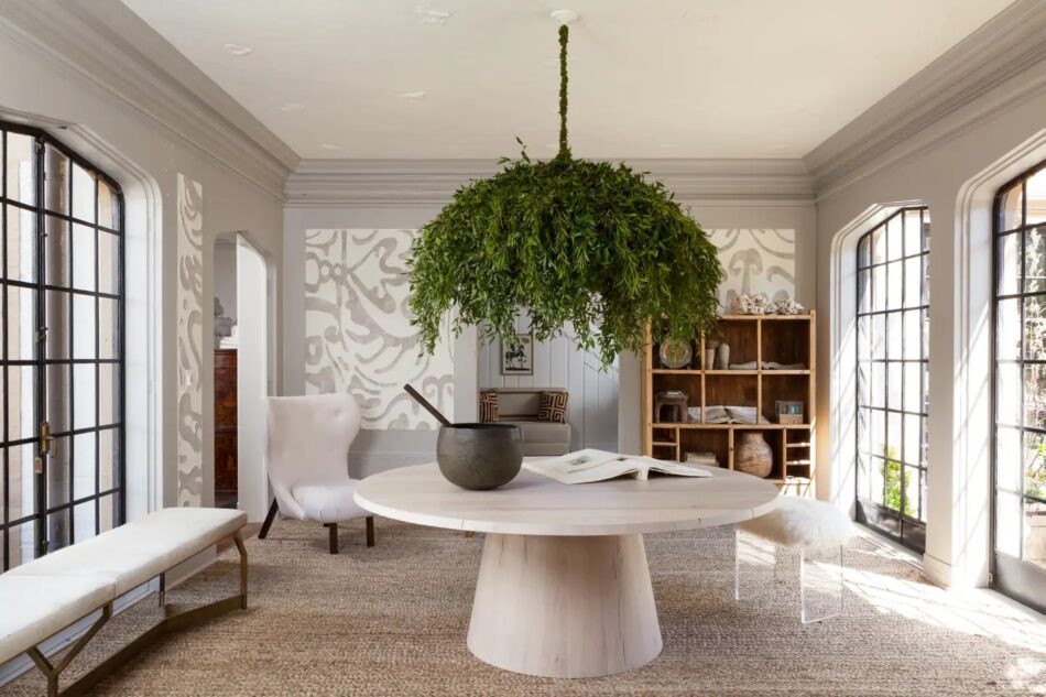 The garden room of a Chicago-area showhouse designed by Michael Del Piero