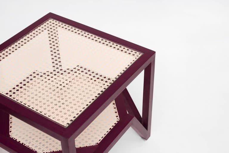 O Formigueiro side table