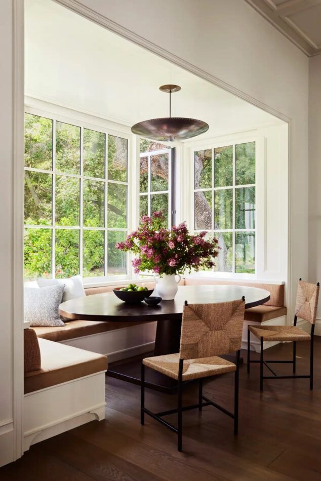 Dining nook in an Atherton, California, residence designed by Ohara Davies-Gaetano