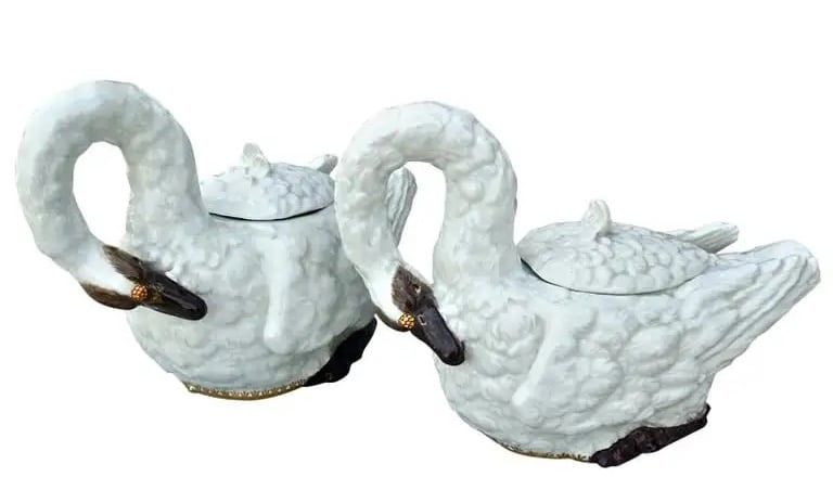 Renowned German porcelain maker Meissen created this pair of swan soup tureens