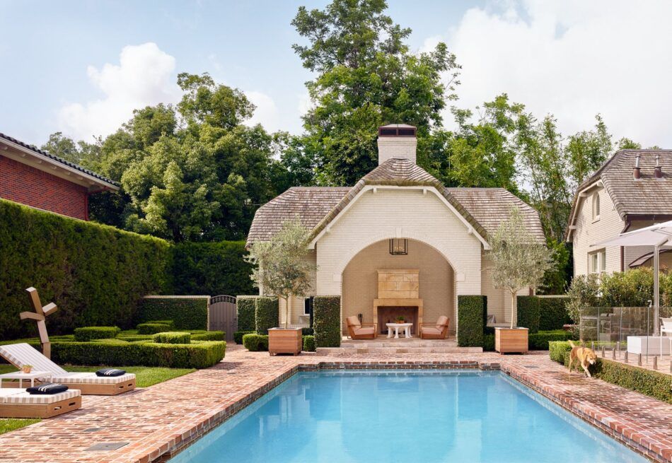 Houston pool house by Mark Ashby