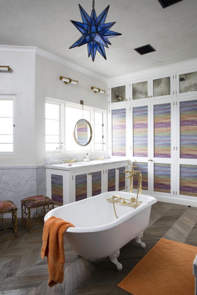 32 Bathrooms with Luxurious Tubs 12 RD Pompeo BN3A1613 F