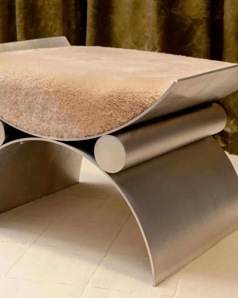 Close up image of the Magna chair