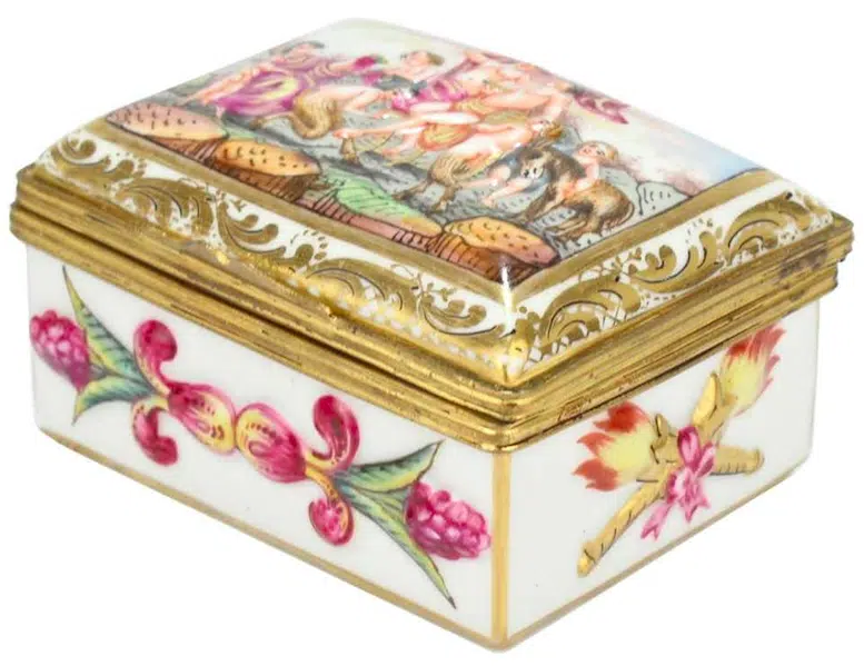 Capodimonte porcelain table snuff box, early 20th century