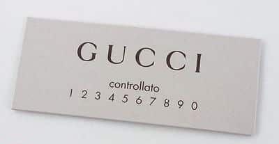 An authentic Gucci controllato card in white, with the Gucci logo, the word ‘controllato,’ and 10 numbers printed on it. Bottom: A fake Gucci controllato card with improper formatting. 