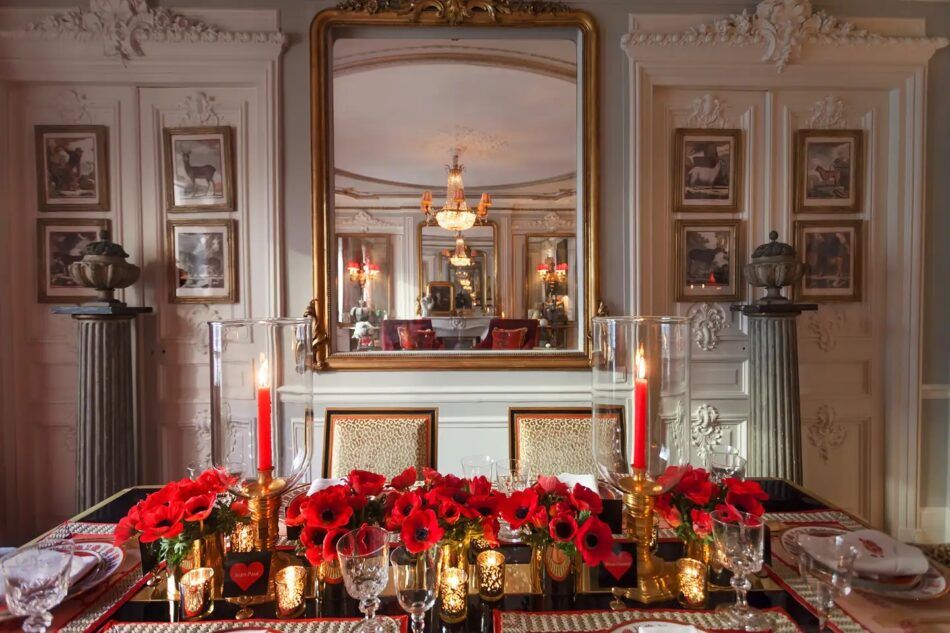 Timothy Corrigan ​devised a dining room that celebrates the decorative arts while inviting ​conversation in his former Paris pied-à-terre.