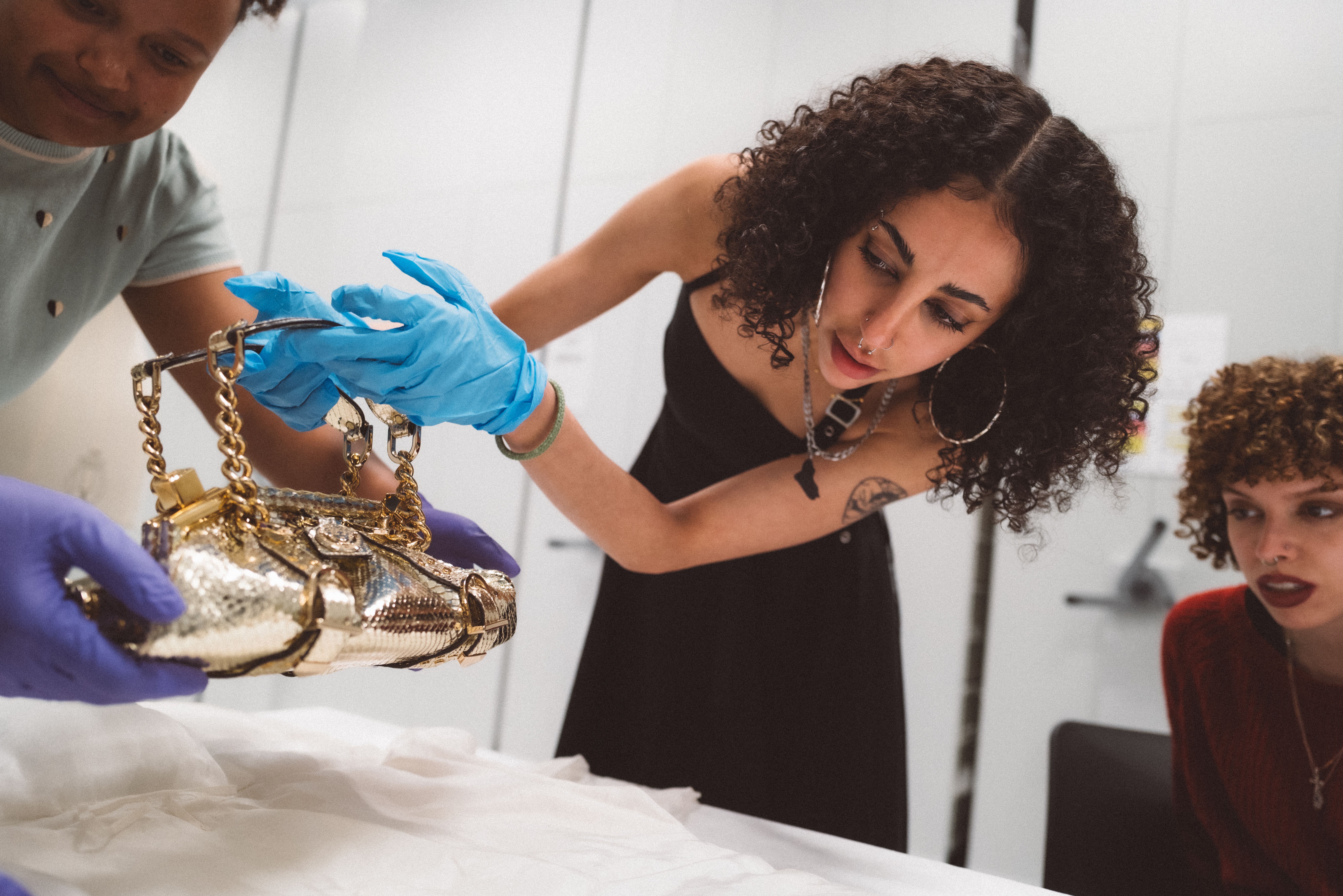 V&A fashion archive order an object program