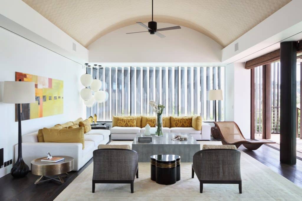 A modern beach house on the French Riviera designed by Carden Cunietti