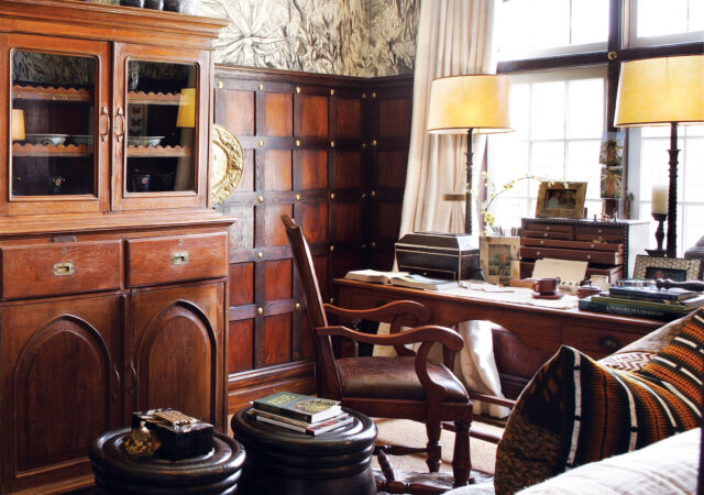 How to Decorate Your Desk Like a 19th-Century Boss