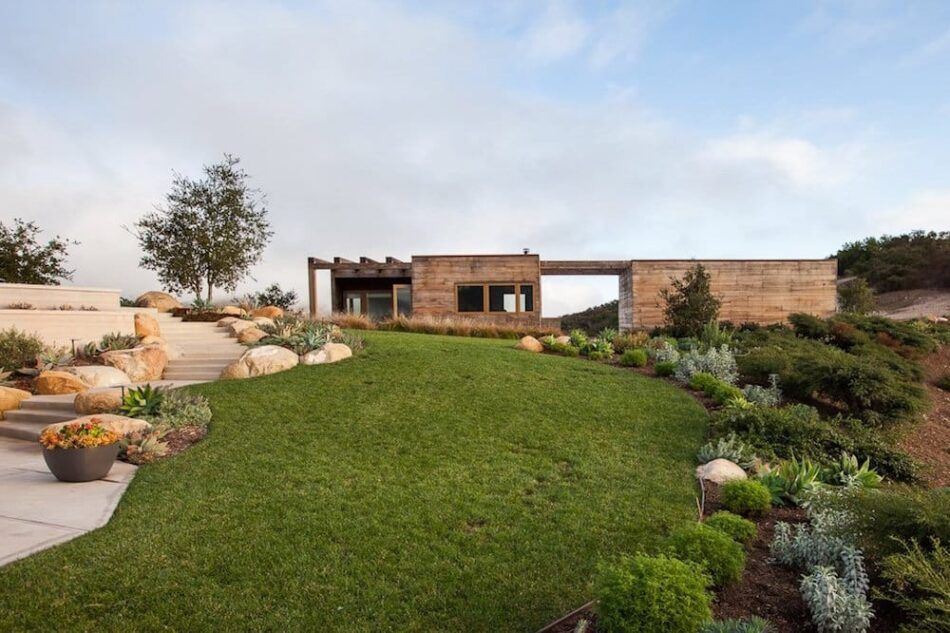 18 Homes with Striking Landscape Design | The Study