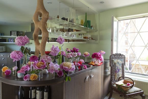 How to Decorate with Flowers and Floral Patterns