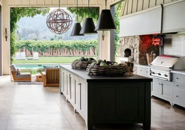11 Enviable Outdoor Kitchens and Backyard Bars