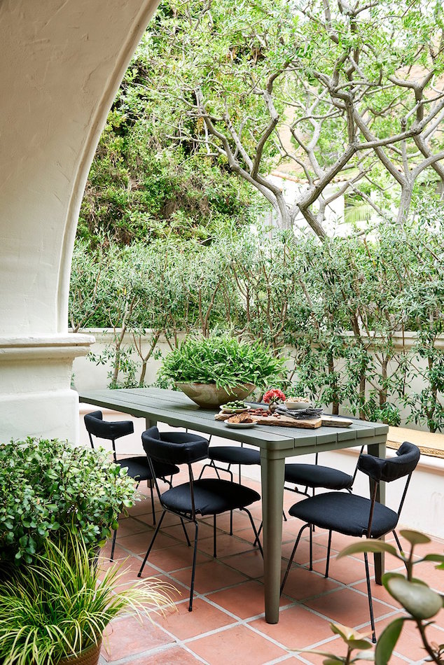 Los Angeles patio by Nicky Kehoe Design