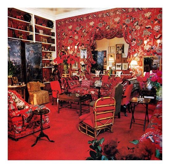 Diana Vreeland requested that Baldwin create a "Garden in Hell" for her drawing room. Baldwin found the perfect chintz at John Fowler.