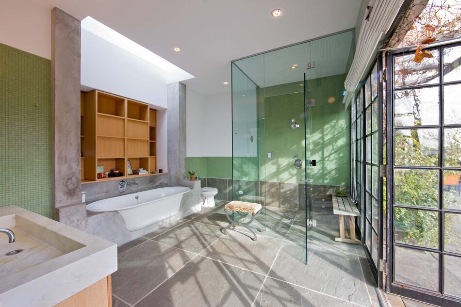 Michael Baverland-designed bathroom in New York