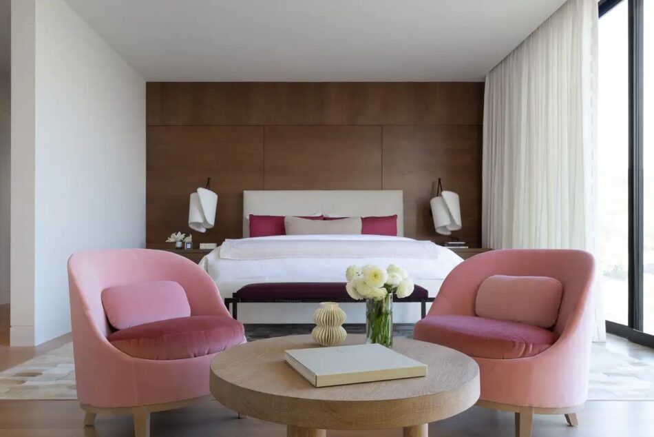 In the primary suite of a Silicon Valley family home, Heather Hilliard emphasized comfort, while introducing a dab of femininity.